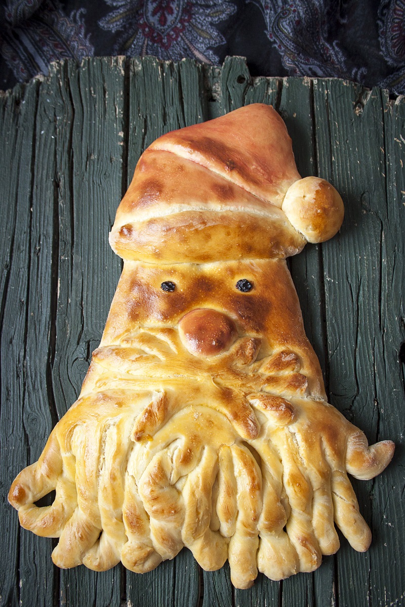 Hleb u obliku Deda Mraza