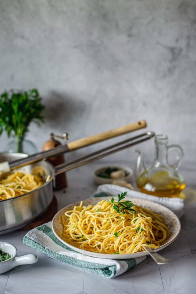 špagete sa maslinovim uljem i belim lukom