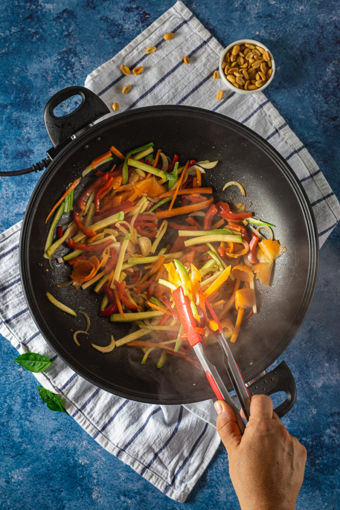 povrće u voku za pad thai