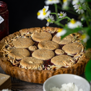 Lincer torta u celini na stolu