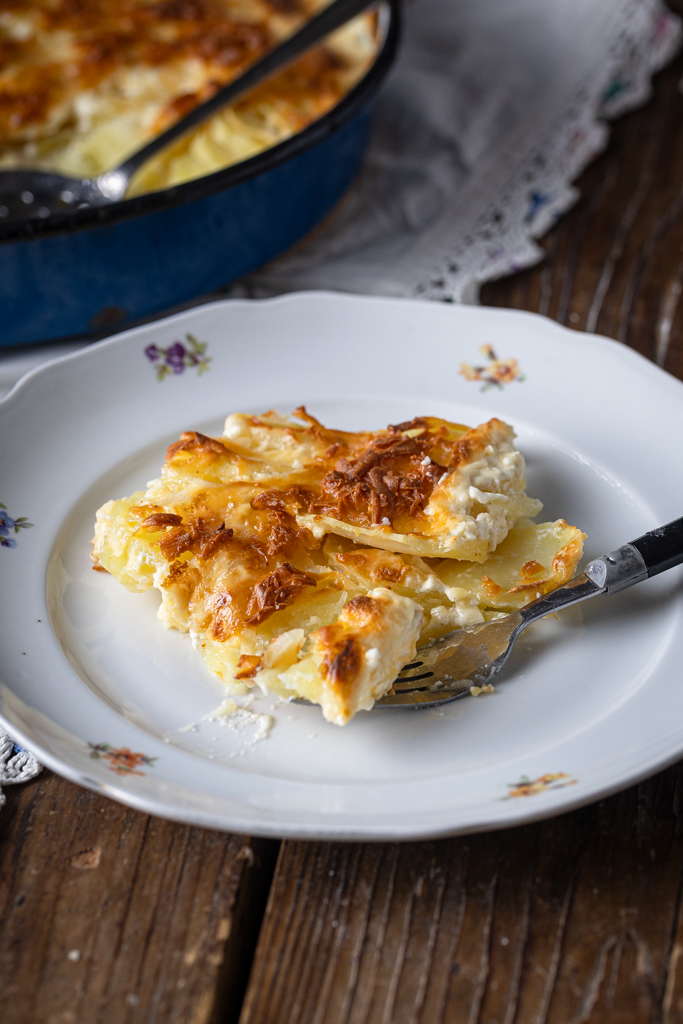Gratinirani krompir iz bliza